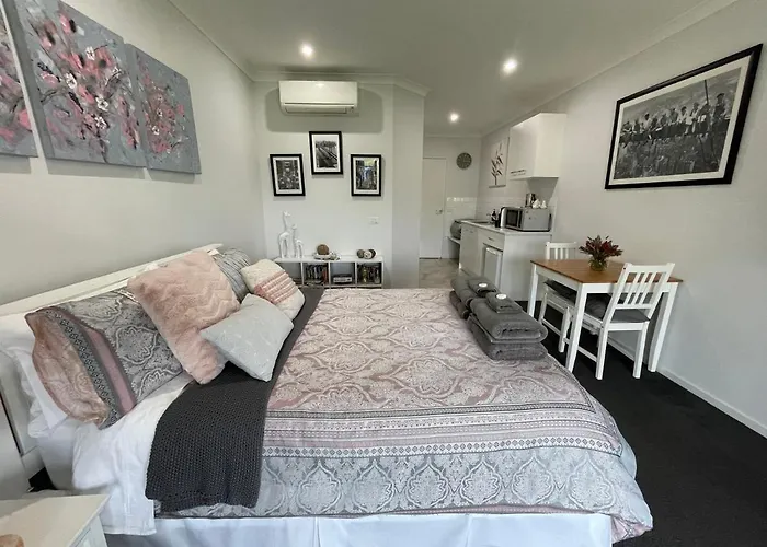 River Gardens Axedale Pet Friendly Farmstay B&B